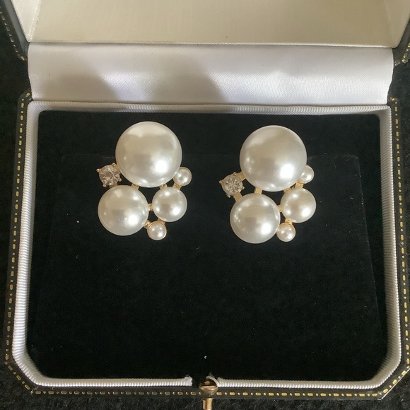 Vintage faux pearl earrings. - Picture 1 of 4